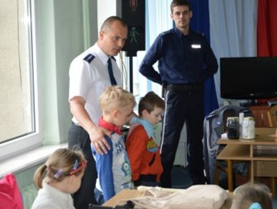 Dzieci z wizytą na tczewskiej komendzie