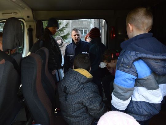 Dzieci z wizytą u policjantów