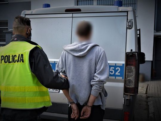 DZIELNICOWI ZATRZYMALI KIEROWCĘ, KTÓRY BYŁ POD WPŁYWEM NARKOTYKÓW I MIAŁ JE W SAMOCHODZIE