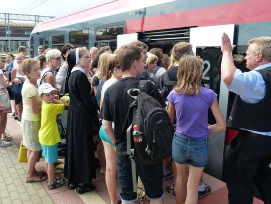 Dzień wolny, żar z nieba - ale pociąg taki jak w pozostałe dni. I się zaczęło...