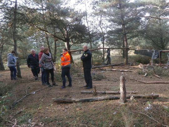 Dzikie koczowisko i alkoholowe libacje na byłych terenach jednostki