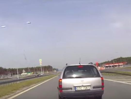 (FILM) Kierowca na tczewskich blachach szalał na A1! Nie dawał się wyprzedzić