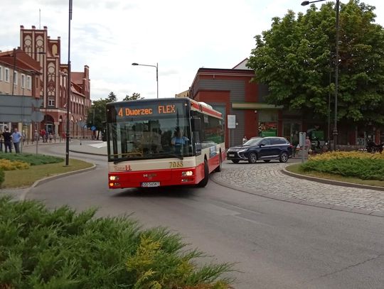 Firma autobusowa Gryf będzie działać na terenie po Powiatowym Zarządzie Dróg. A CO Z MIESZKAŃCAMI centrum os. Suchostrzygi?   
