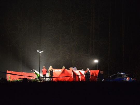 [FOTO] PILNE: Katastrofa lotnicza w powiecie starogardzkim. Śmigłowiec uderzył w ziemię