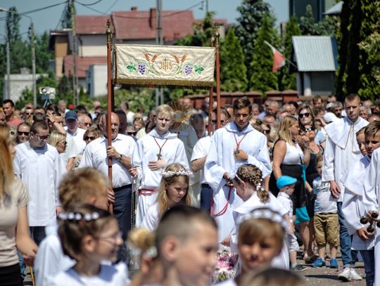 (FOTOGALERIE) Tak świętowano Boże Ciało w kościele farnym oraz na os. Staszica w Tczewie!