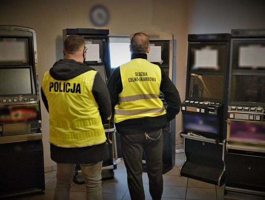 FUNKCJONARIUSZE ZABEZPIECZYLI 5 AUTOMATÓW DO GIER ORAZ NARKOTYKI