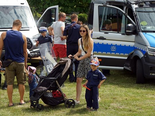 [GALERIA ZDJĘĆ] Policyjny Dzień Otwarty w ZSBiO. Konkursy, testy i prezentacje mundurowych