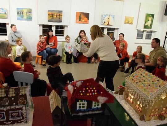 [GALERIA ZDJĘĆ]Przedświąteczne konkursy za nami. Nagrodzono dzieci  za najładniejsze chatki z piernika