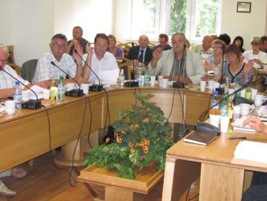 Gorąca sesja, bez starostów. Drogi i chodniki do solidnego remontu