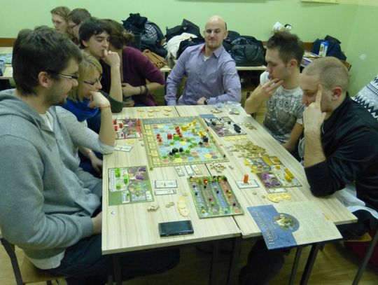 Grają niemal do upadłego...