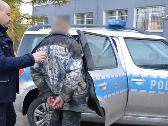 Groził śmiercią w jednym ze sklepów. Po pościgu policja zatrzymała go. Odpowie jeszcze na kilka zarzutów.