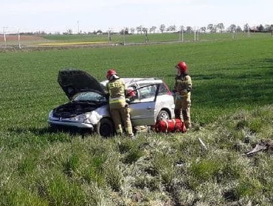 Groźny wypadek drogowy z udziałem dwóch aut. UWAGA! RUCH NAPRZEMIENNY