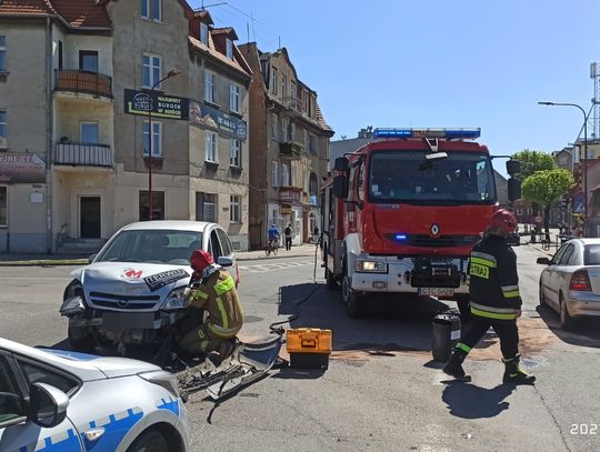 Groźny wypadek na ruchliwym skrzyżowaniu...