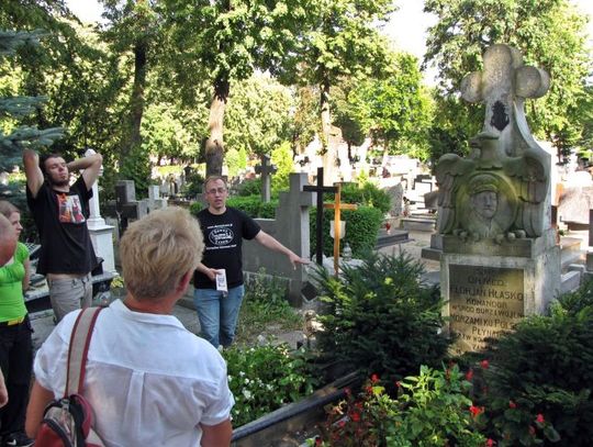 Historia ludźmi i cmentarzami pisana…