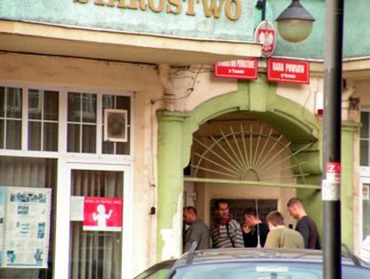 Horror przed urzędem - rządzą &amp;quot;stacze&amp;quot; kolejkowi?