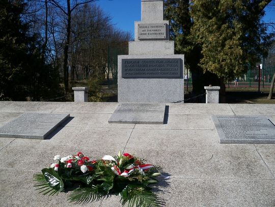 IPN apeluje do władz o usunięcie propagandowej tablicy w Tczewie