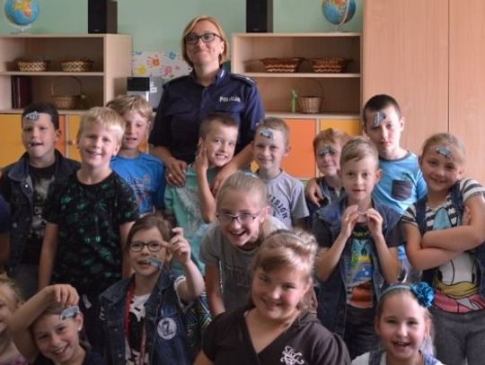 Jak bezpiecznie spędzić wakacje? Mundurowi spotkali się z uczniami "7"
