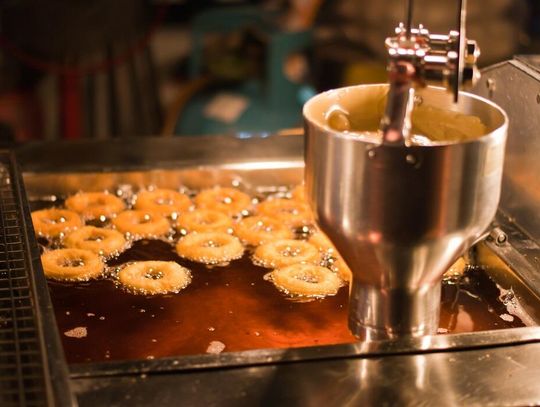 Jak wybrać najlepsze maszyny do smażenia w głębokim tłuszczu?