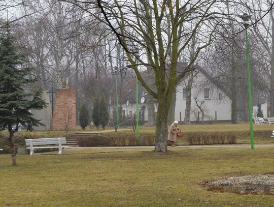 Jaka przyszłość parku przy urzędzie? Czy miastu uda się dogadać z parafią w sprawie rekompensaty?