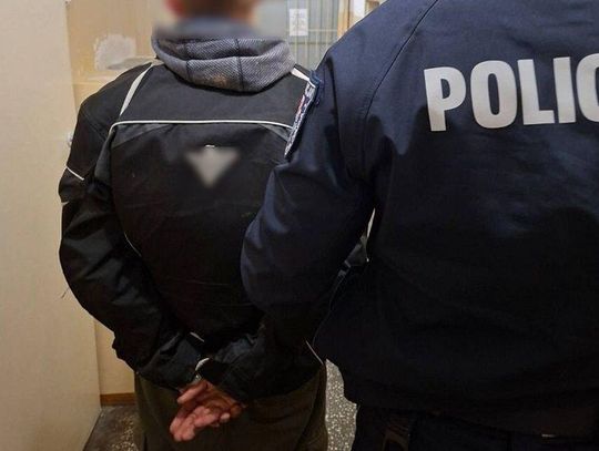 Jechał bez prawa jazdy i badań technicznych. Wpadł z narkotykami