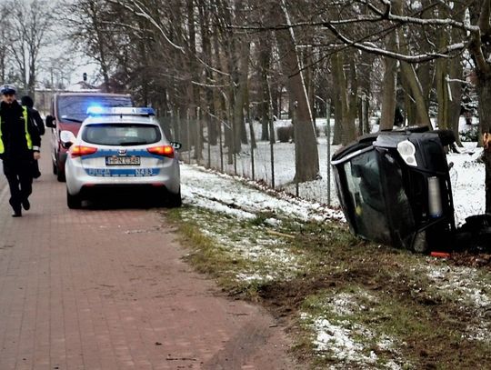 Jeden dzień, trzech pijanych, trzy kolizje. W Stanisławiu dachowanie. Kierowca - 2,5 promila