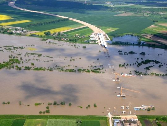 Jedenaście firm chce budować most na Wiśle. Najdroższa oferta firmy z Chin
