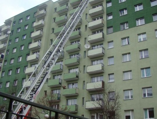 Jest drabina strażacka, nie ma dojazdu do bloków...
