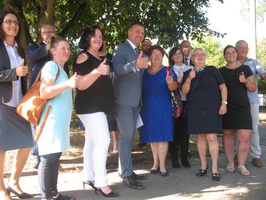 Kandydat na burmistrza zaprezentował drużynę na wybory. "Stawiamy na drogi, mieszkania oraz zdrową żywność"