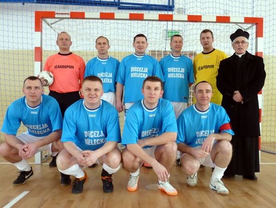 Kieleccy księża najlepszymi piłkarzami