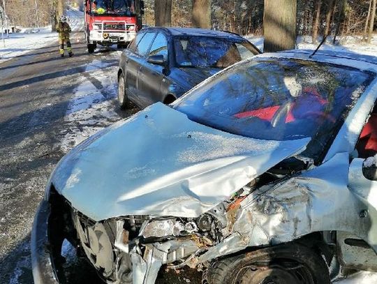 Kierowca ranny w wypadku w Morzeszczynie. W jednym z aut podróżowało małe dziecko...