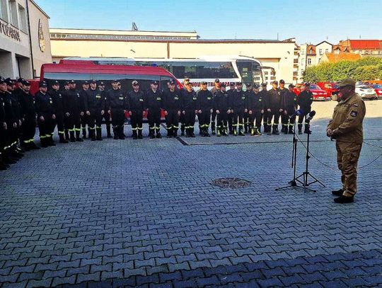 Kilka wypadków, w tym mini kraksa na A1, kolizja z łosiem i wyruszenie kolejnej zmiany strażaków do walki ze skutkami powodzi. KRONIKA STRAŻACKA 16-22.09.2024