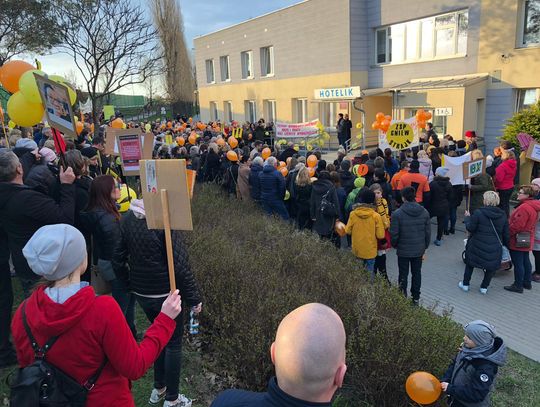 Kilkuset nauczycieli na manifestacji w Tczewie. "Chcemy żeby była jakość. A nie jakoś!" 
