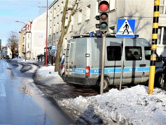 KOBIETA POTRĄCONA NA PRZEJŚCIU DLA PIESZYCH 