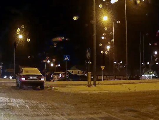 Kolejne zderzenie. Dwa auta spotkały się przy skrzyżowaniu "jedynki" z ul. Gdańską