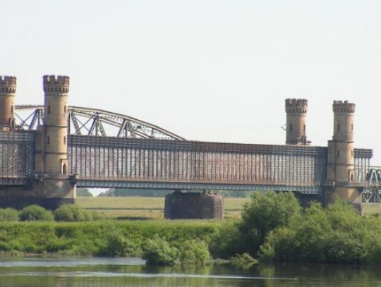 Kolejny mężczyzna chciał skoczyć z mostu! Tym razem 22-latek 