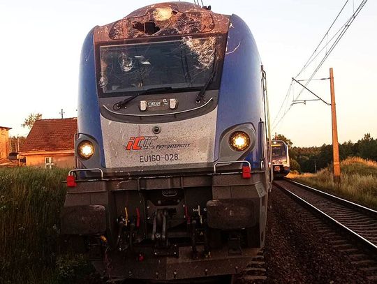 Kolizja pociągu ze słupem trakcyjnym na terenie gminy Morzeszczyn