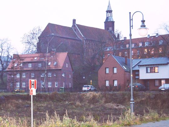 Kontrowersje. Na bulwarze powstaje restauracja i kamienica. 