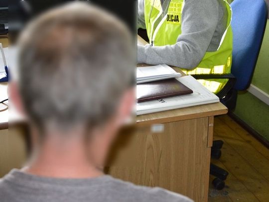 Kopał w drzwi do mieszkania żony, aż wybił w nich dziurę. Był kompletnie pijany