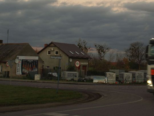Kulisy wywłaszczenia rodzin z Czarlina. Mają kupić mieszkania, ale nie wiedzą za ile. "To niepoważne" 