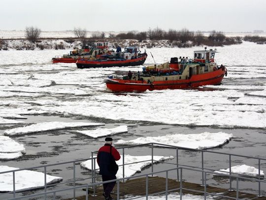 Lodołamacze w akcji – kruszyły lód Wisły
