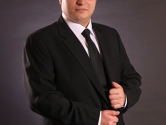 Ma 25 lat, doktorat i...  chrapkę na fotel prezydenta Tczewa