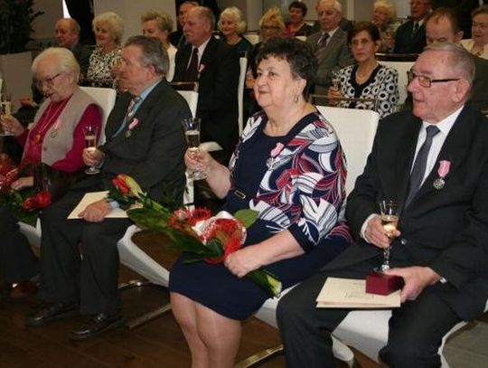 Medale i nagrody dla małżeńskich jubilatów z Tczewa