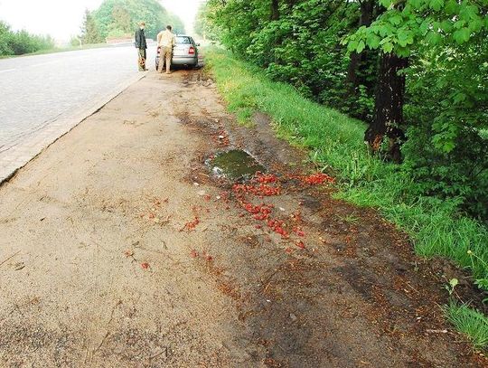Mercedesem w truskawki, a potem łapówka...