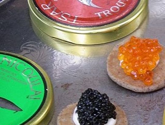 Miał ochotę na kawior... pobił ochroniarza