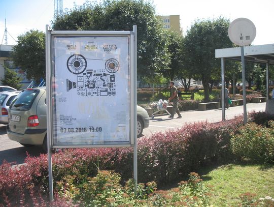 Mieszkańcy podzieleni pod decyzji urzędu miasta  Radny: słupy nie znikają przypadkowo