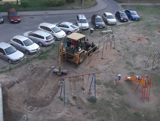 Mieszkańcy protestują: &quot;Nie chcemy śmietnika na placu zabaw!&quot;