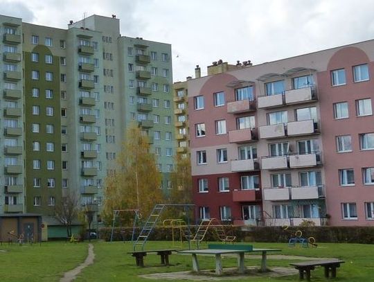 Mieszkania z „wadą”. Kupili, a teraz spłacają obce kredyty