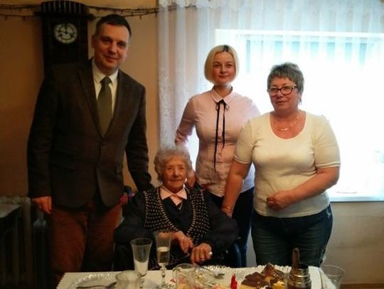 Mieszkanka Rożentala obchodziła 104. urodziny! Cieszy się zdrowiem i pogodą ducha