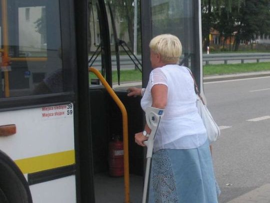 Mieszkanka zawiadomiła policję po zajściu w autobusie Meteora. Drzwi przyczyną kontuzji?