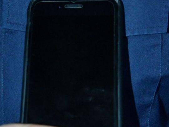 Mieszkanka znalazła aparat telefoniczny na ul. Topolowej. Dzielnicowy poszukuje właściciela...